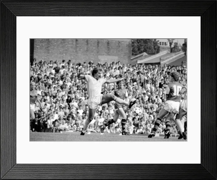 Framed Print : English League Division One match at Highbury. Arsenal 0 v Liverpool 2