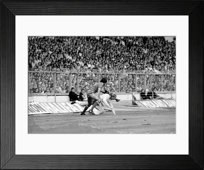 Framed Print : Charity Shield match at Wembley Stadium. Liverpool 1 v Tottenham Hotspur 0 Framed Print : Charity Shield match at Wembley Stadium. Liverpool 1 v Tottenham Hotspur 0