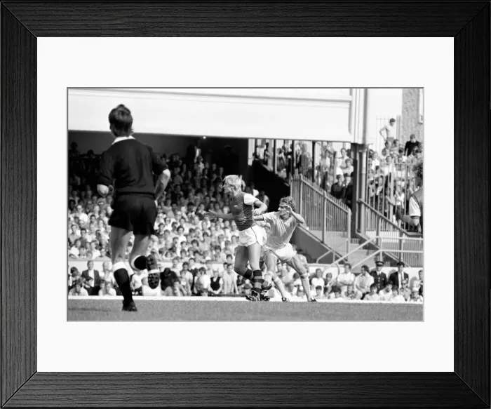 Framed Print : English League Division One match at Highbury. Arsenal 0 v Liverpool 2 Framed Print : English League Division One match at Highbury. Arsenal 0 v Liverpool 2