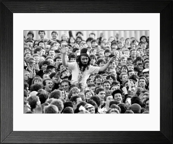 Framed Print : English FA Cup Fourth Round match at Highbury. Arsenal 1 v Leeds United 1 Framed Print : English FA Cup Fourth Round match at Highbury. Arsenal 1 v Leeds United 1