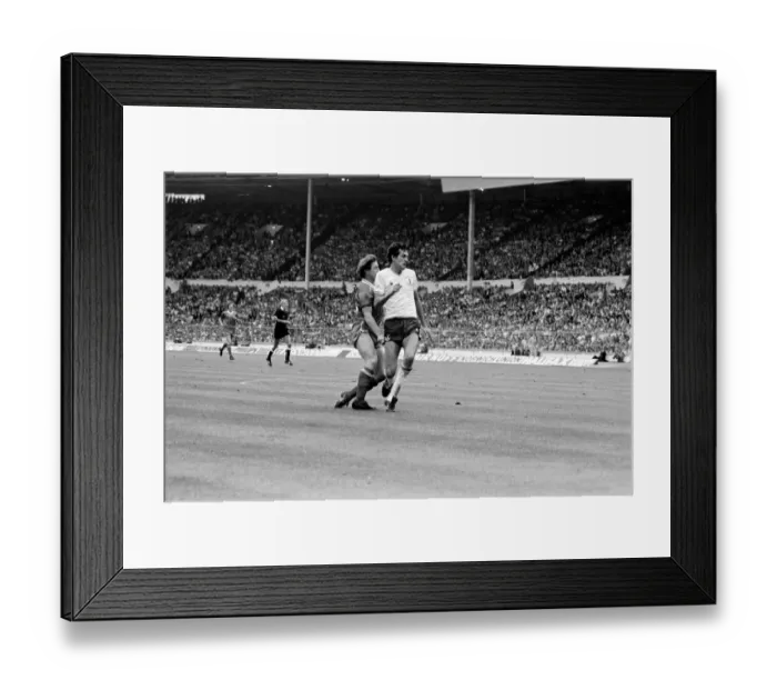 Framed Print : Charity Shield match at Wembley Stadium. Liverpool 1 v Tottenham Hotspur 0 Framed Print : Charity Shield match at Wembley Stadium. Liverpool 1 v Tottenham Hotspur 0