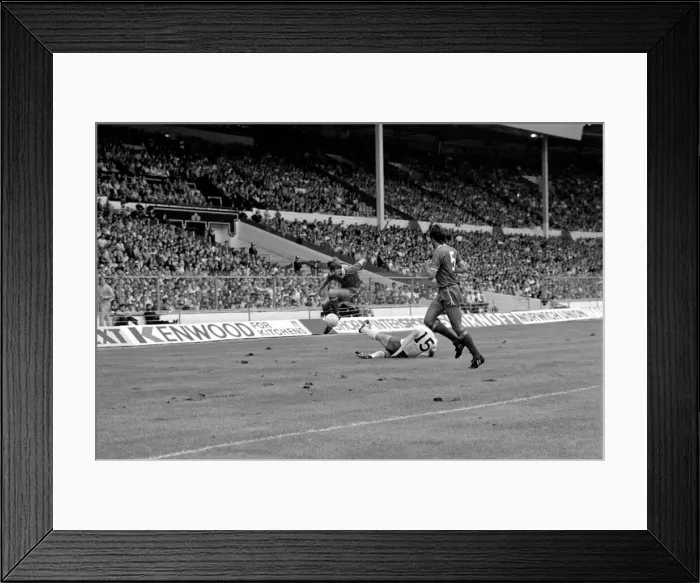 Framed Print : Charity Shield match at Wembley Stadium. Liverpool 1 v Tottenham Hotspur 0 Framed Print : Charity Shield match at Wembley Stadium. Liverpool 1 v Tottenham Hotspur 0