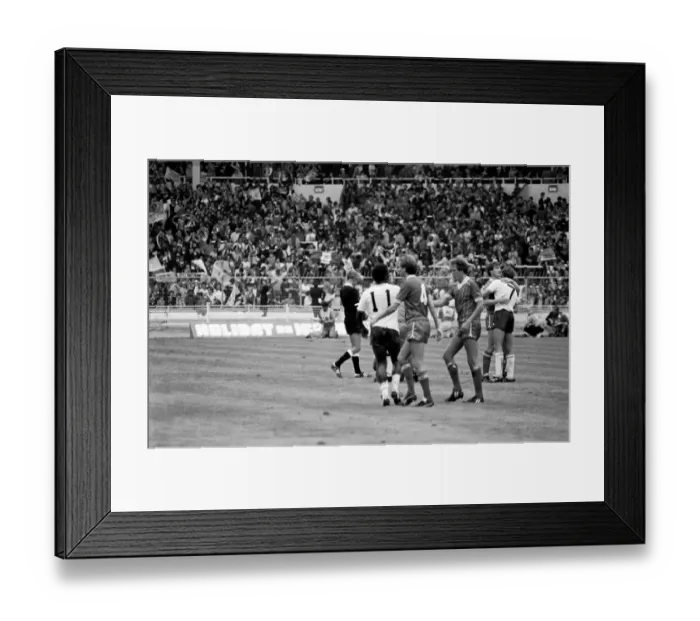 Framed Print : Charity Shield match at Wembley Stadium. Liverpool 1 v Tottenham Hotspur 0