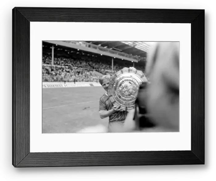 Framed Print : Charity Shield match at Wembley Stadium. Liverpool 1 v Tottenham Hotspur 0 Framed Print : Charity Shield match at Wembley Stadium. Liverpool 1 v Tottenham Hotspur 0
