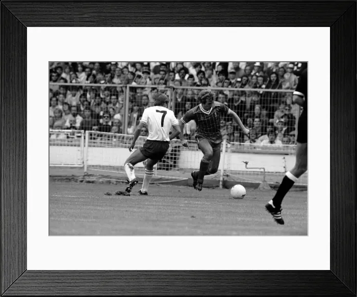 Framed Print : Charity Shield match at Wembley Stadium. Liverpool 1 v Tottenham Hotspur 0