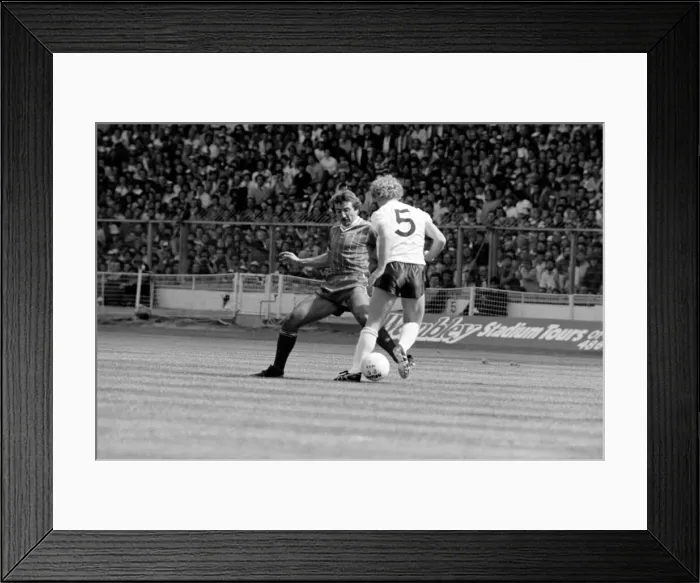 Framed Print : Charity Shield match at Wembley Stadium. Liverpool 1 v Tottenham Hotspur 0 Framed Print : Charity Shield match at Wembley Stadium. Liverpool 1 v Tottenham Hotspur 0
