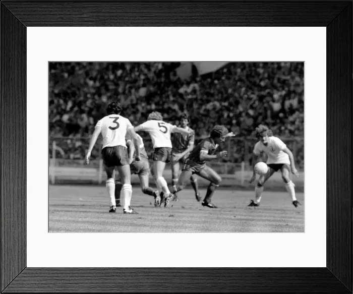 Framed Print : Charity Shield match at Wembley Stadium. Liverpool 1 v Tottenham Hotspur 0 Framed Print : Charity Shield match at Wembley Stadium. Liverpool 1 v Tottenham Hotspur 0