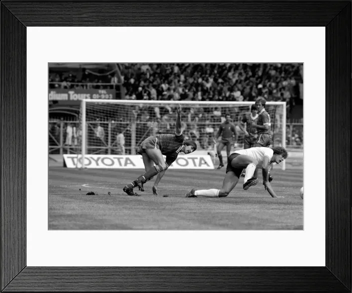 Framed Print : Charity Shield match at Wembley Stadium. Liverpool 1 v Tottenham Hotspur 0 Framed Print : Charity Shield match at Wembley Stadium. Liverpool 1 v Tottenham Hotspur 0
