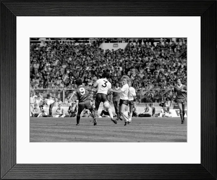 Framed Print : Charity Shield match at Wembley Stadium. Liverpool 1 v Tottenham Hotspur 0 Framed Print : Charity Shield match at Wembley Stadium. Liverpool 1 v Tottenham Hotspur 0