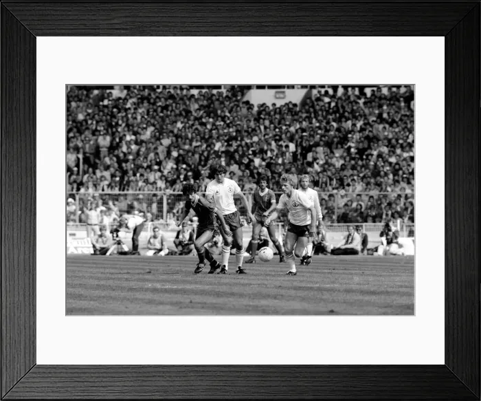 Framed Print : Charity Shield match at Wembley Stadium. Liverpool 1 v Tottenham Hotspur 0 Framed Print : Charity Shield match at Wembley Stadium. Liverpool 1 v Tottenham Hotspur 0