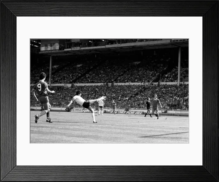 Framed Print : Charity Shield match at Wembley Stadium. Liverpool 1 v Tottenham Hotspur 0 Framed Print : Charity Shield match at Wembley Stadium. Liverpool 1 v Tottenham Hotspur 0