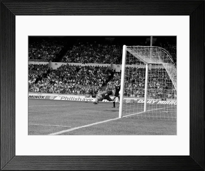 Framed Print : Charity Shield match at Wembley Stadium. Liverpool 1 v Tottenham Hotspur 0 Framed Print : Charity Shield match at Wembley Stadium. Liverpool 1 v Tottenham Hotspur 0