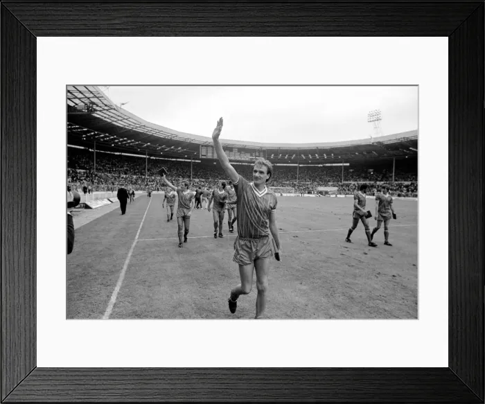 Framed Print : Charity Shield match at Wembley Stadium. Liverpool 1 v Tottenham Hotspur 0