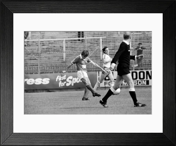 Framed Print : English League Cup Third Round match at The Valley. Charlton Athletic 1 v West Ham United Framed Print : English League Cup Third Round match at The Valley. Charlton Athletic 1 v West Ham United