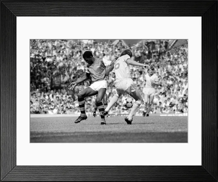 Framed Print : English League Division One match at Highbury. Arsenal 0 v Liverpool 2 Framed Print : English League Division One match at Highbury. Arsenal 0 v Liverpool 2