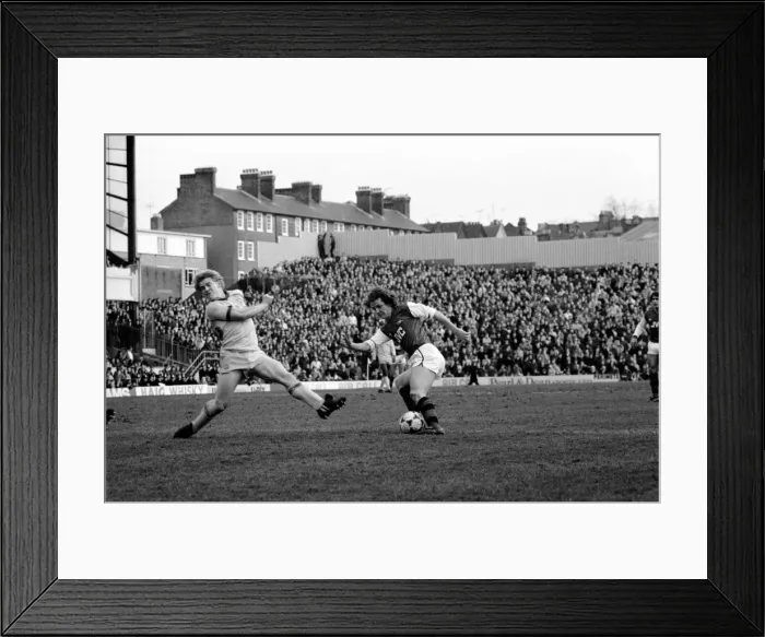 Framed Print : English FA Cup Fourth Round match at Highbury. Arsenal 1 v Leeds United 1 Framed Print : English FA Cup Fourth Round match at Highbury. Arsenal 1 v Leeds United 1