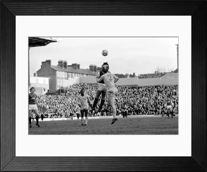 Framed Print : English FA Cup Fourth Round match at Highbury. Arsenal 1 v Leeds United 1 Framed Print : English FA Cup Fourth Round match at Highbury. Arsenal 1 v Leeds United 1