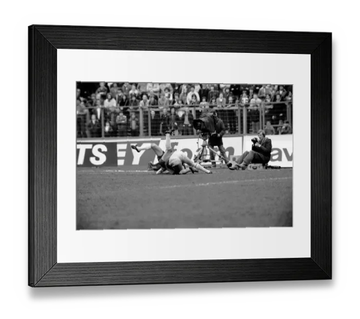Framed Print : Chelsea 1 v. Cardiff 0. Division 2 football. March 1980 LF01-34-048 Framed Print : Chelsea 1 v. Cardiff 0. Division 2 football. March 1980 LF01-34-048