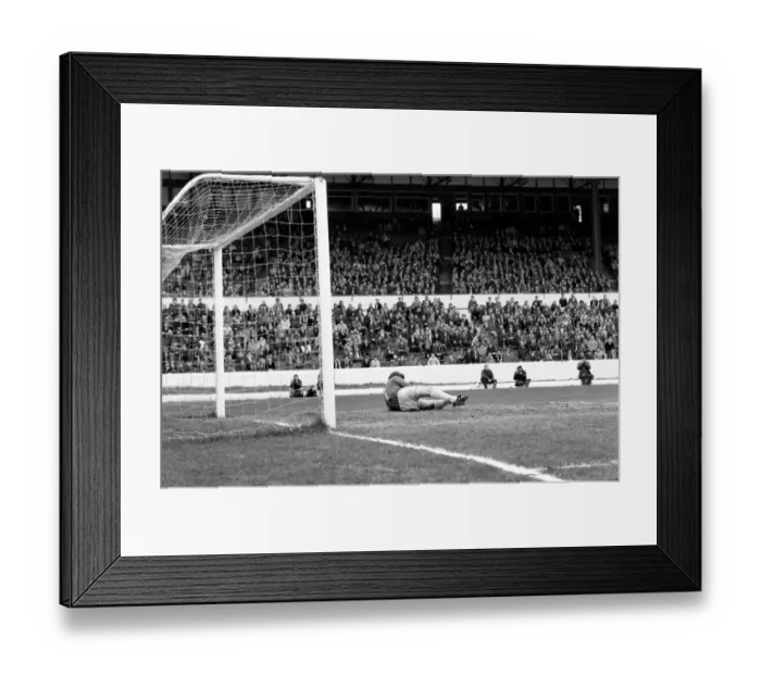 Framed Print : Chelsea 1 v. Cardiff 0. Division 2 football. March 1980 LF01-34-020 Framed Print : Chelsea 1 v. Cardiff 0. Division 2 football. March 1980 LF01-34-020