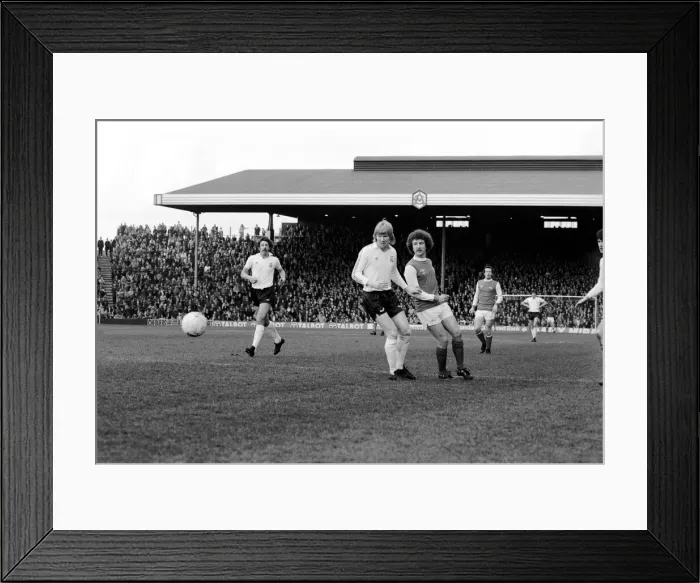 Framed Print : Arsenal 2 v. Bolton Wanderers 0. Division 1 football. February 1980 LF01-29-074 Framed Print : Arsenal 2 v. Bolton Wanderers 0. Division 1 football. February 1980 LF01-29-074