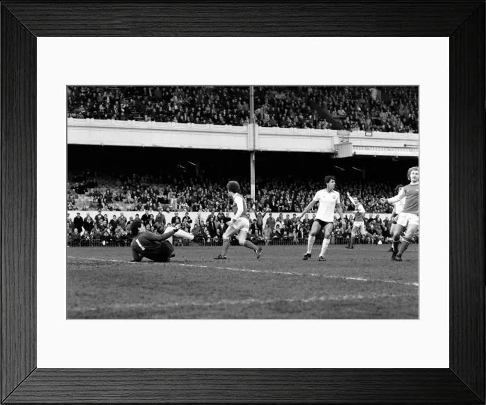 Framed Print : Arsenal 2 v. Bolton Wanderers 0. Division 1 football. February 1980 LF01-29-063 Framed Print : Arsenal 2 v. Bolton Wanderers 0. Division 1 football. February 1980 LF01-29-063