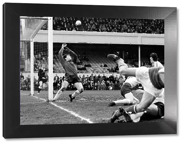 Arsenal 2 v. Bolton Wanderers 0. Division 1 football. February 1980 LF01-29-029
