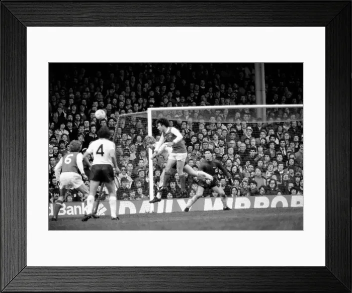 Framed Print : Arsenal 2 v. Bolton Wanderers 0. Division 1 football. February 1980 LF01-29-081