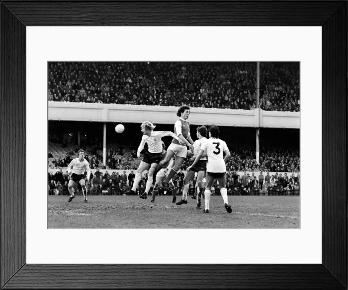 Framed Print : Arsenal 2 v. Bolton Wanderers 0. Division 1 football. February 1980 LF01-29-085 Framed Print : Arsenal 2 v. Bolton Wanderers 0. Division 1 football. February 1980 LF01-29-085