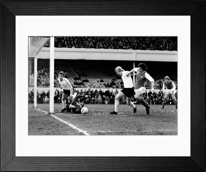Framed Print : Arsenal 2 v. Bolton Wanderers 0. Division 1 football. February 1980 LF01-29-031 Framed Print : Arsenal 2 v. Bolton Wanderers 0. Division 1 football. February 1980 LF01-29-031