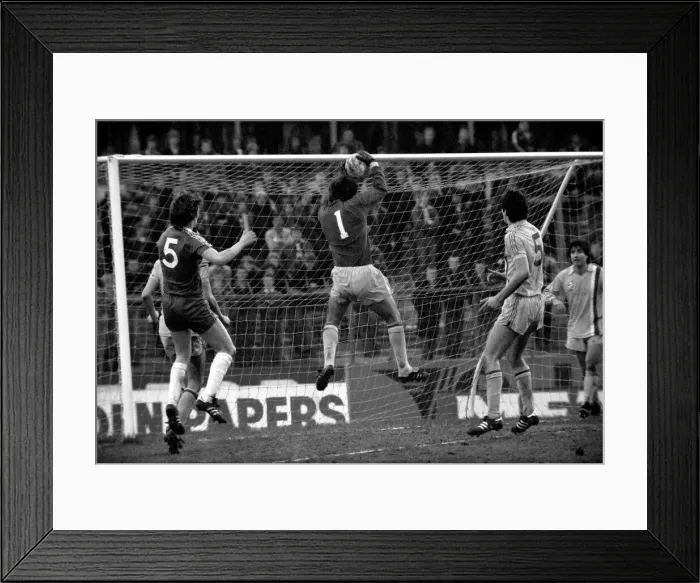Framed Print : Chelsea 1 v. Cardiff 0. Division 2 football. March 1980 LF01-34-060 Framed Print : Chelsea 1 v. Cardiff 0. Division 2 football. March 1980 LF01-34-060