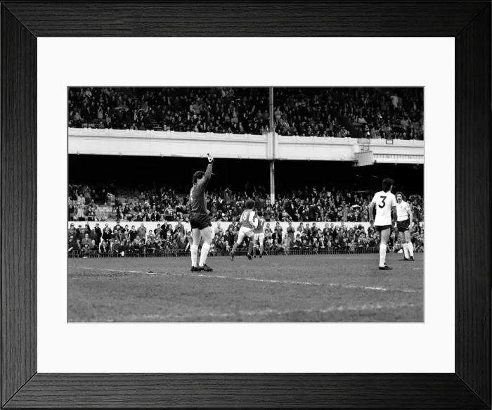Framed Print : Arsenal 2 v. Bolton Wanderers 0. Division 1 football. February 1980 LF01-29-062 Framed Print : Arsenal 2 v. Bolton Wanderers 0. Division 1 football. February 1980 LF01-29-062