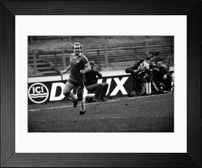 Framed Print : Chelsea 1 v. Cardiff 0. Division 2 football. March 1980 LF01-34-051 Framed Print : Chelsea 1 v. Cardiff 0. Division 2 football. March 1980 LF01-34-051