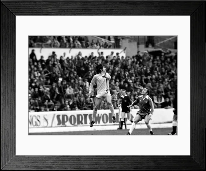 Framed Print : Chelsea 1 v. Cardiff 0. Division 2 football. March 1980 LF01-34-024 Framed Print : Chelsea 1 v. Cardiff 0. Division 2 football. March 1980 LF01-34-024