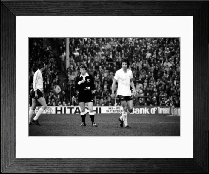 Framed Print : Arsenal 2 v. Bolton Wanderers 0. Division 1 football. February 1980 LF01-29-059 Framed Print : Arsenal 2 v. Bolton Wanderers 0. Division 1 football. February 1980 LF01-29-059