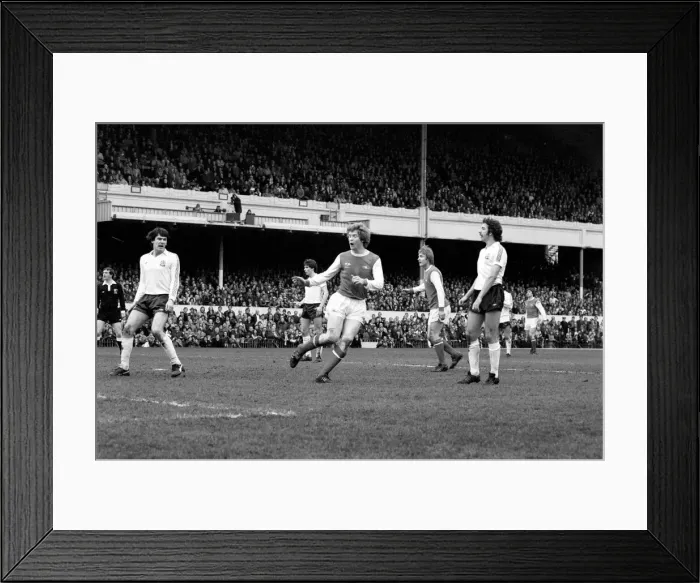 Framed Print : Arsenal 2 v. Bolton Wanderers 0. Division 1 football. February 1980 LF01-29-056 Framed Print : Arsenal 2 v. Bolton Wanderers 0. Division 1 football. February 1980 LF01-29-056