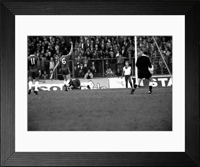 Framed Print : Chelsea 1 v. Cardiff 0. Division 2 football. March 1980 LF01-34-071 Framed Print : Chelsea 1 v. Cardiff 0. Division 2 football. March 1980 LF01-34-071