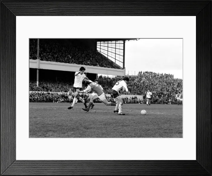 Framed Print : Arsenal 2 v. Bolton Wanderers 0. Division 1 football. February 1980 LF01-29-022 Framed Print : Arsenal 2 v. Bolton Wanderers 0. Division 1 football. February 1980 LF01-29-022
