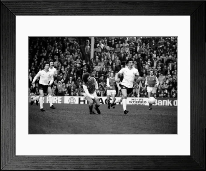 Framed Print : Arsenal 2 v. Bolton Wanderers 0. Division 1 football. February 1980 LF01-29-086 Framed Print : Arsenal 2 v. Bolton Wanderers 0. Division 1 football. February 1980 LF01-29-086
