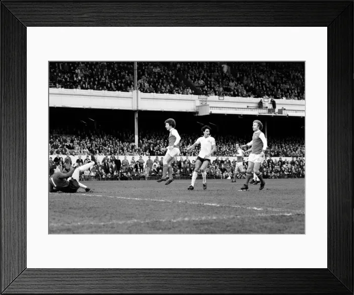 Framed Print : Arsenal 2 v. Bolton Wanderers 0. Division 1 football. February 1980 LF01-29-064 Framed Print : Arsenal 2 v. Bolton Wanderers 0. Division 1 football. February 1980 LF01-29-064