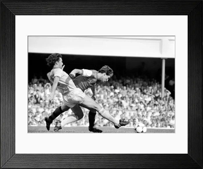 Framed Print : English League Division One match at Highbury. Arsenal 0 v Liverpool 2