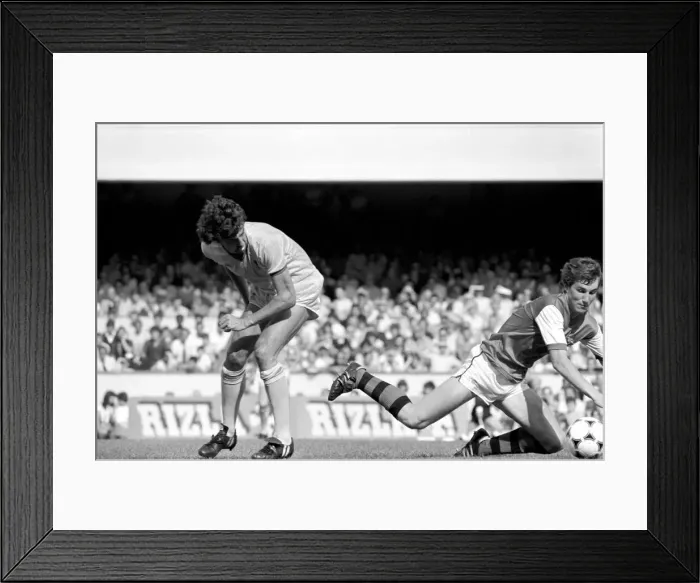 Framed Print : English League Division One match at Highbury. Arsenal 0 v Liverpool 2 Framed Print : English League Division One match at Highbury. Arsenal 0 v Liverpool 2