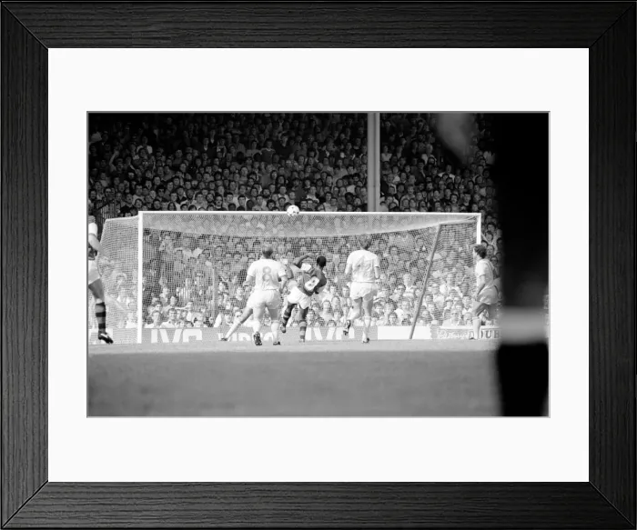 Framed Print : English League Division One match at Highbury. Arsenal 0 v Liverpool 2 Framed Print : English League Division One match at Highbury. Arsenal 0 v Liverpool 2