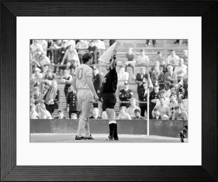 Framed Print : English League Division One match at Highbury. Arsenal 0 v Liverpool 2 Framed Print : English League Division One match at Highbury. Arsenal 0 v Liverpool 2