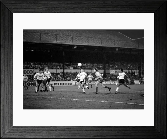 Framed Print : English League Division One match at Vicarage Road. Watford 0 v Manchester United 1 Framed Print : English League Division One match at Vicarage Road. Watford 0 v Manchester United 1