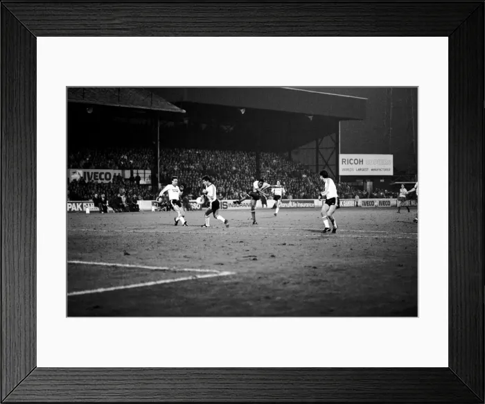 Framed Print : English League Division One match at Vicarage Road. Watford 0 v Manchester United 1 Framed Print : English League Division One match at Vicarage Road. Watford 0 v Manchester United 1