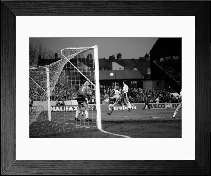 Framed Print : English League Division One match at Vicarage Road. Watford 0 v Manchester United 1 Framed Print : English League Division One match at Vicarage Road. Watford 0 v Manchester United 1