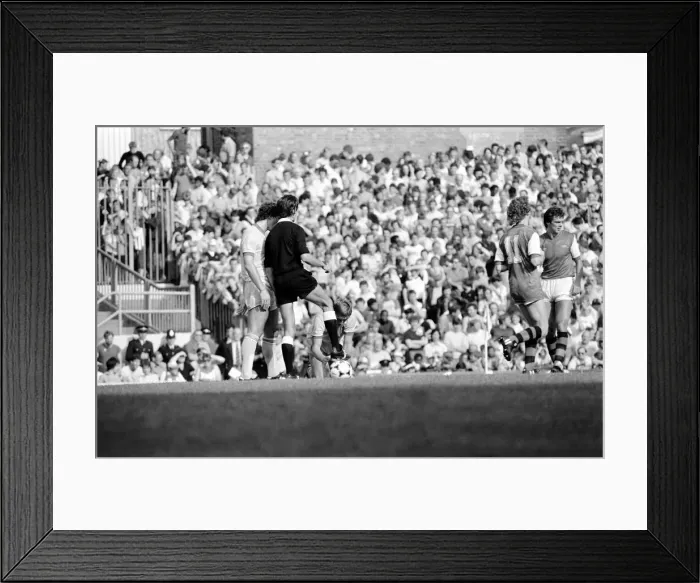 Framed Print : English League Division One match at Highbury. Arsenal 0 v Liverpool 2 Framed Print : English League Division One match at Highbury. Arsenal 0 v Liverpool 2