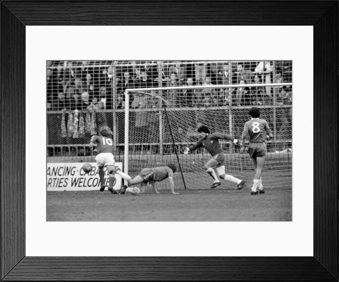 Framed Print : English League Division Two match. Charlton Athletic 1 v Chelsea 2 Framed Print : English League Division Two match. Charlton Athletic 1 v Chelsea 2