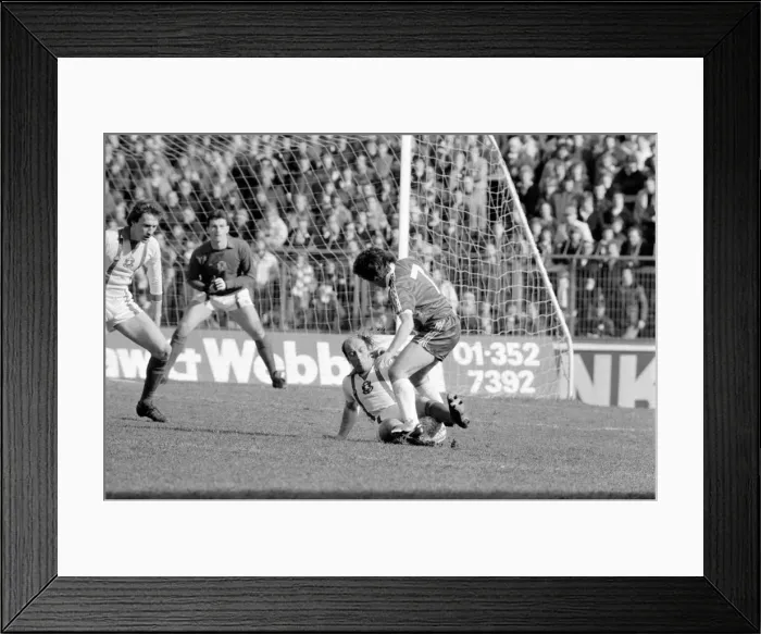 Framed Print : English League Division Two match at Stamford Bridge. Chelsea 1 v Leyton Orient 0 Framed Print : English League Division Two match at Stamford Bridge. Chelsea 1 v Leyton Orient 0
