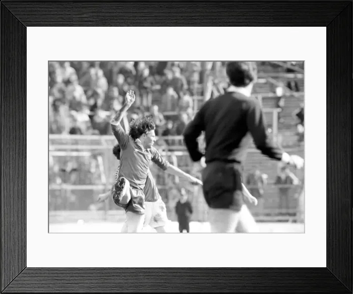 Framed Print : English League Division Two match. Charlton Athletic 1 v Chelsea 2